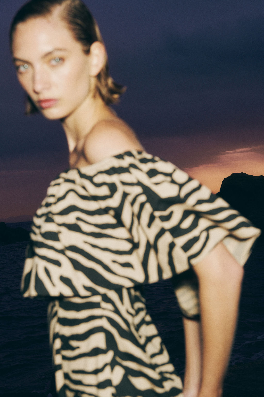 Vestido off-the-shoulder con volante - H&m фото 4