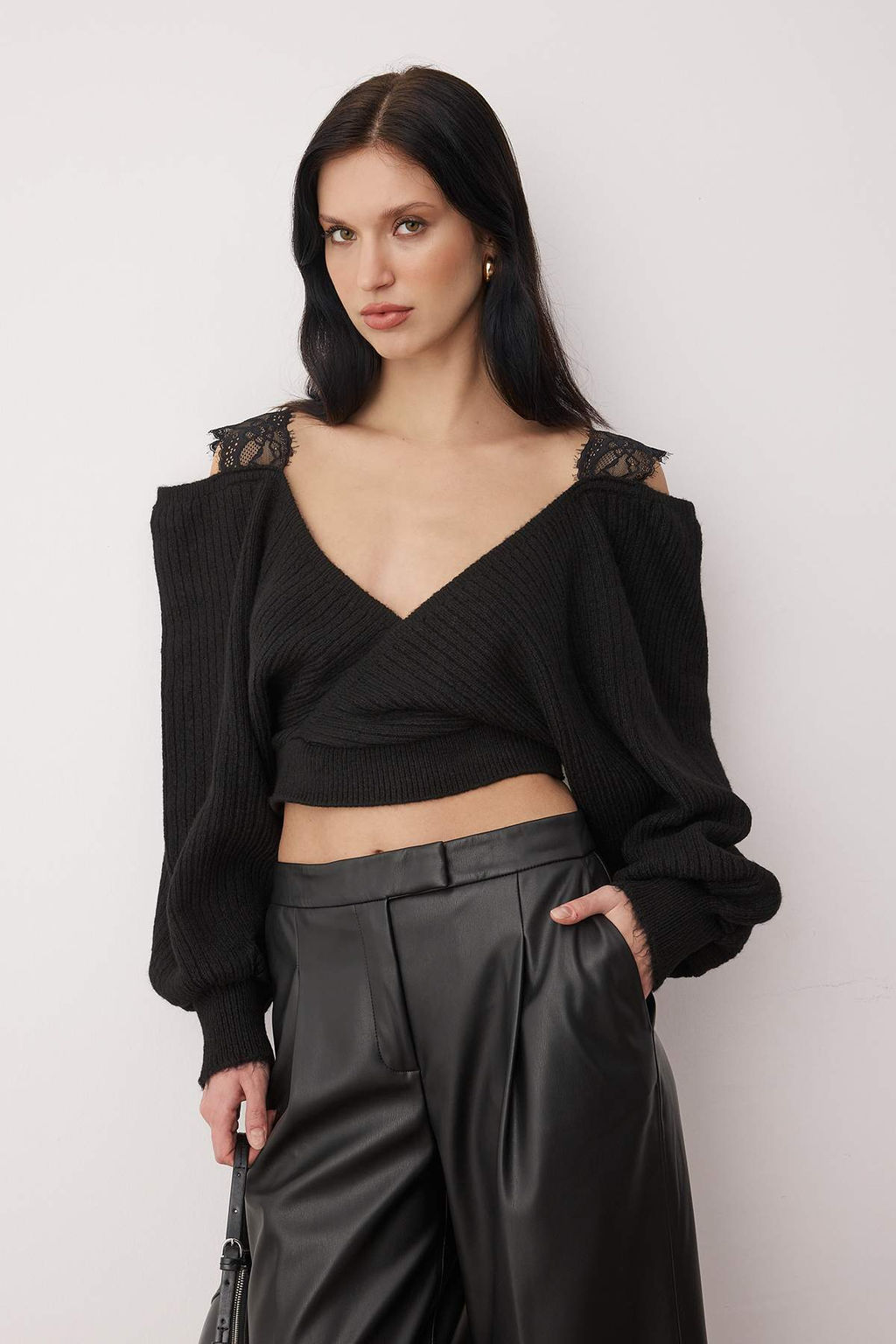 Siyah Dantel Ask?l? V Yaka Triko Kazak TWOAW26KZ00292