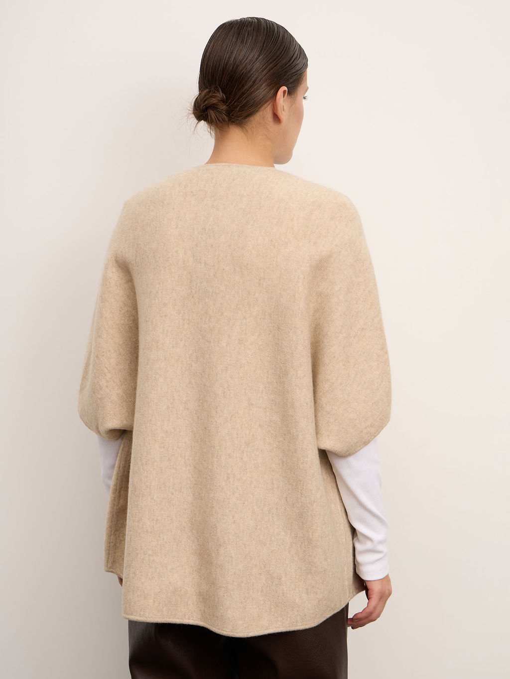 Пончо из кашемира 08469 латте-белое