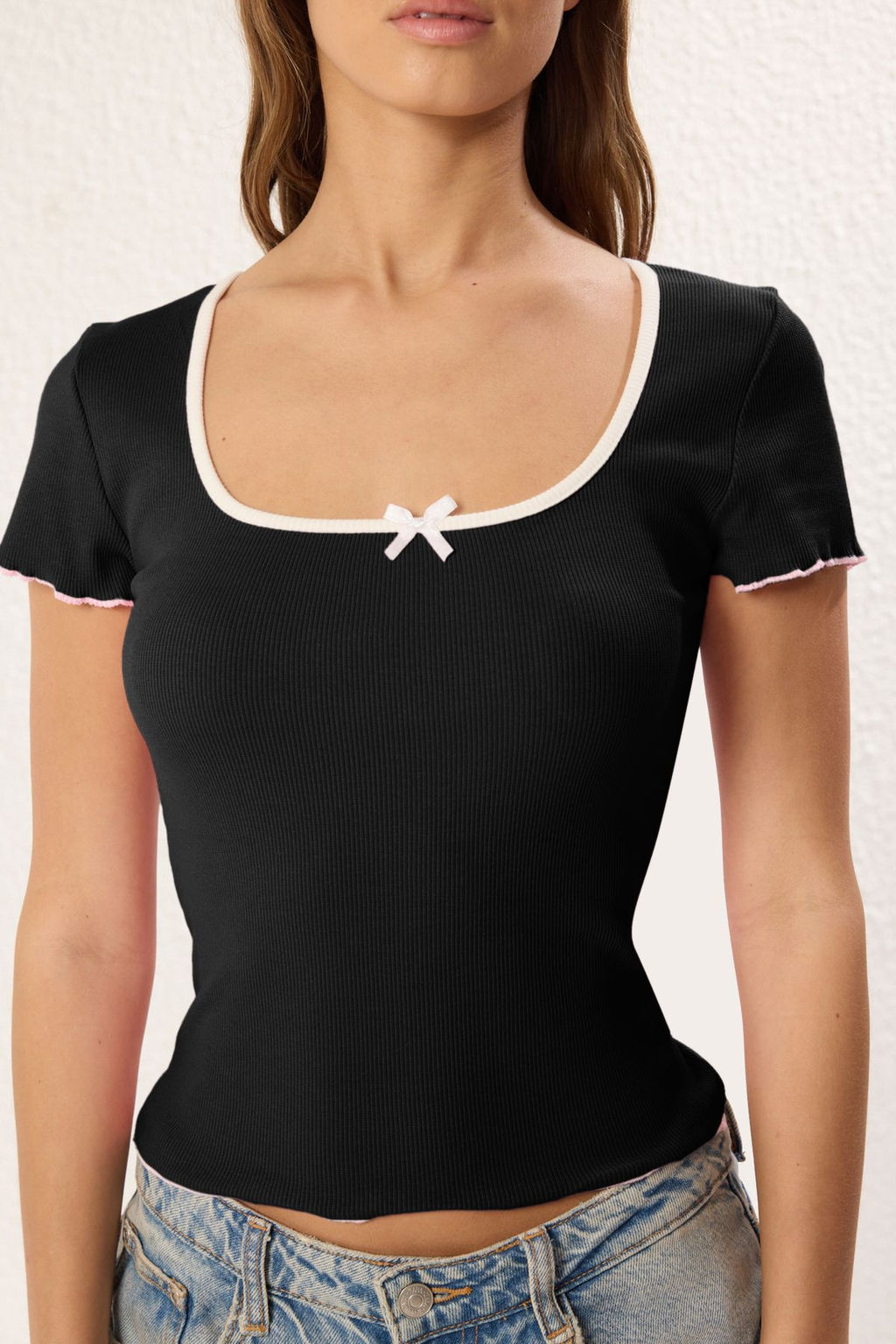 Trendyolmilla Ekru Fiyonklu Kontrast Biye Detayl? Fitted/Vucuda Oturan Fitilli Esenk Orme Bluz TWOSS25BZ00047  фото 13