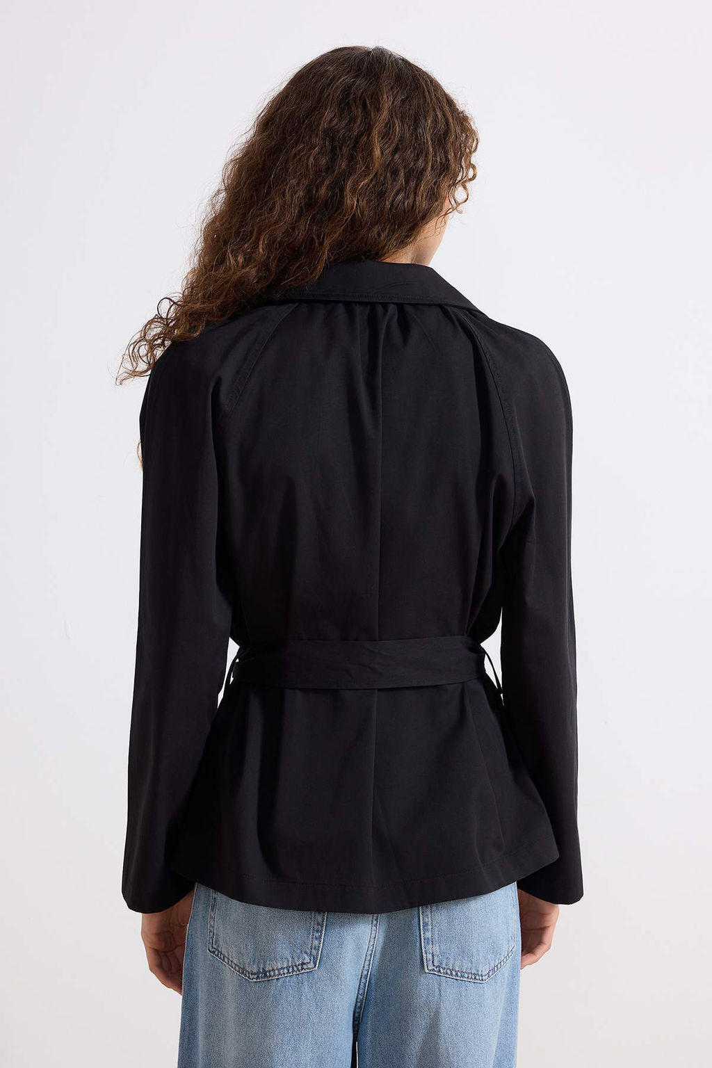 Siyah Oversize Kusakl? K?sa Trenckot TWOSS26TR00003 - Trendyolmilla фото 4