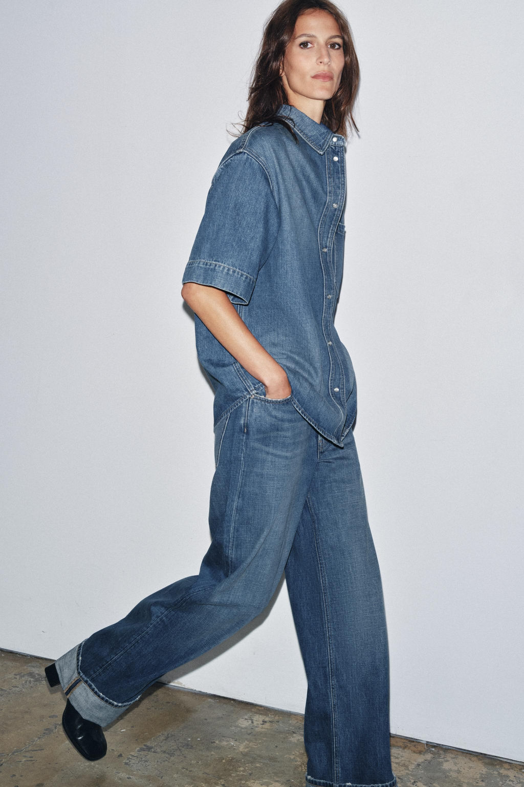 ZW COLLECTION MID-WAIST TURN-UP HEM JEANS - Zara фото 11