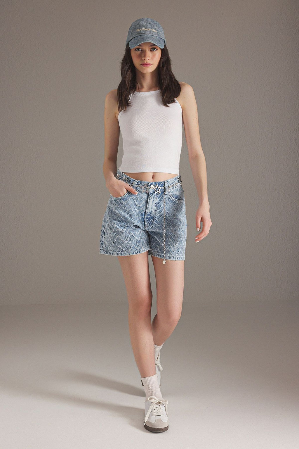 Ac?k Mavi Puskul Detayl? Yuksek Bel City Boy Denim Sort TWOSS25SR00145 - Trendyolmilla фото 2