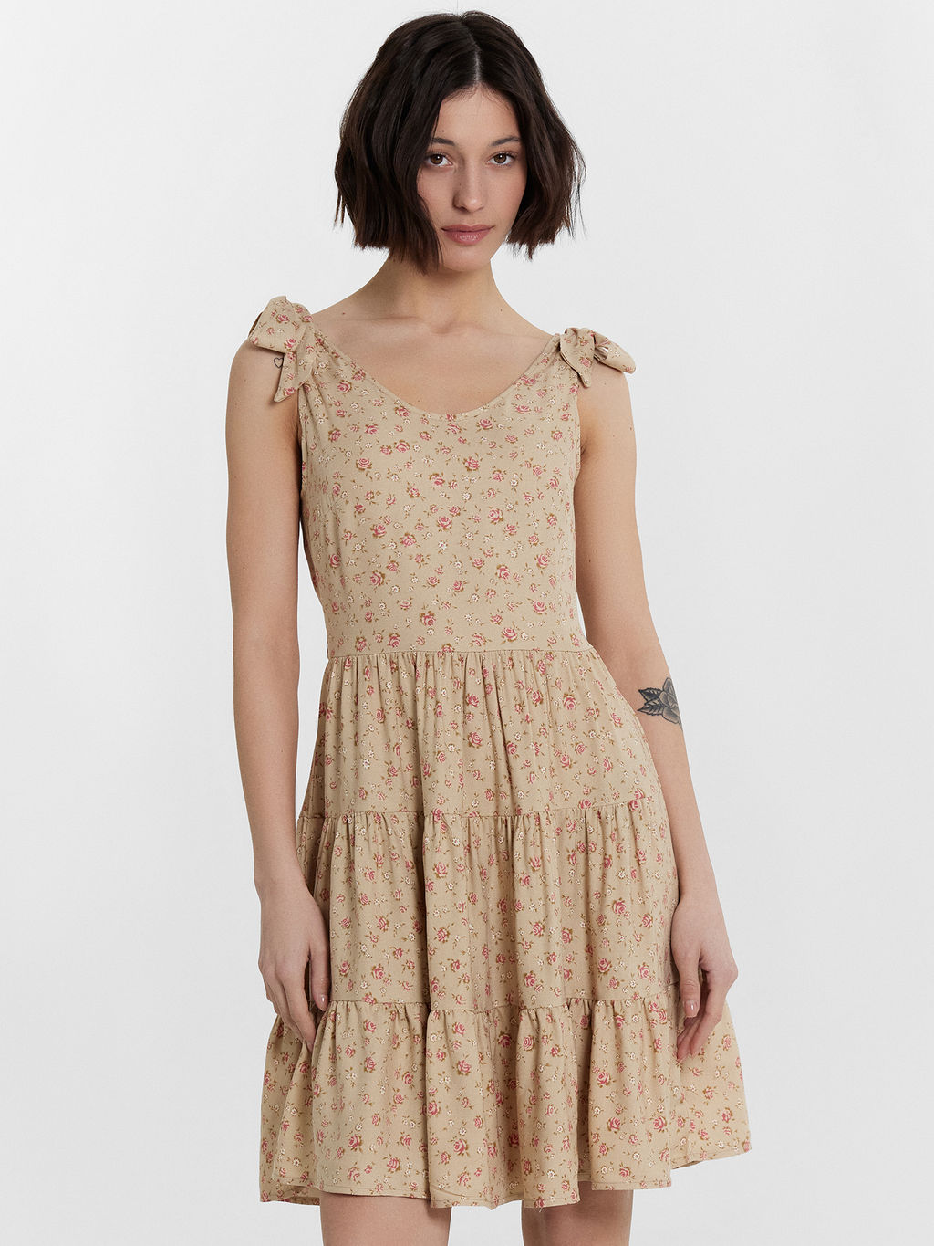 Платье женское бежевое с цветочным принтом