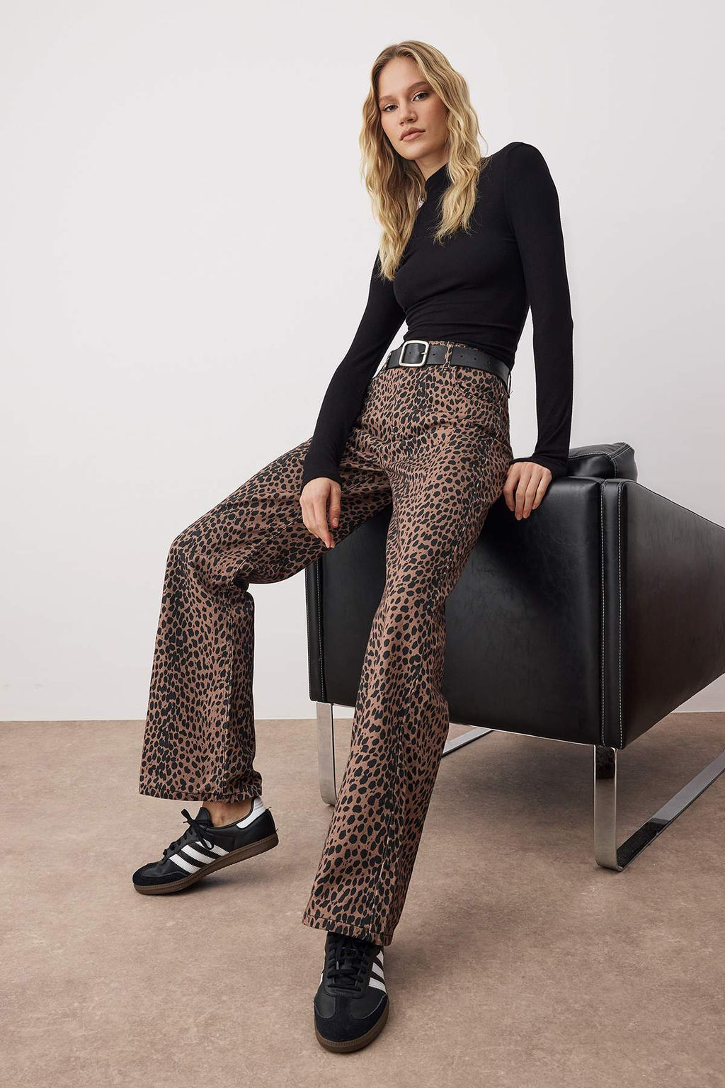 Cok Renkli Leopar Desenli Yuksek Bel Wide Leg Jeans TWOAW26JE00105 - Trendyolmilla фото 2