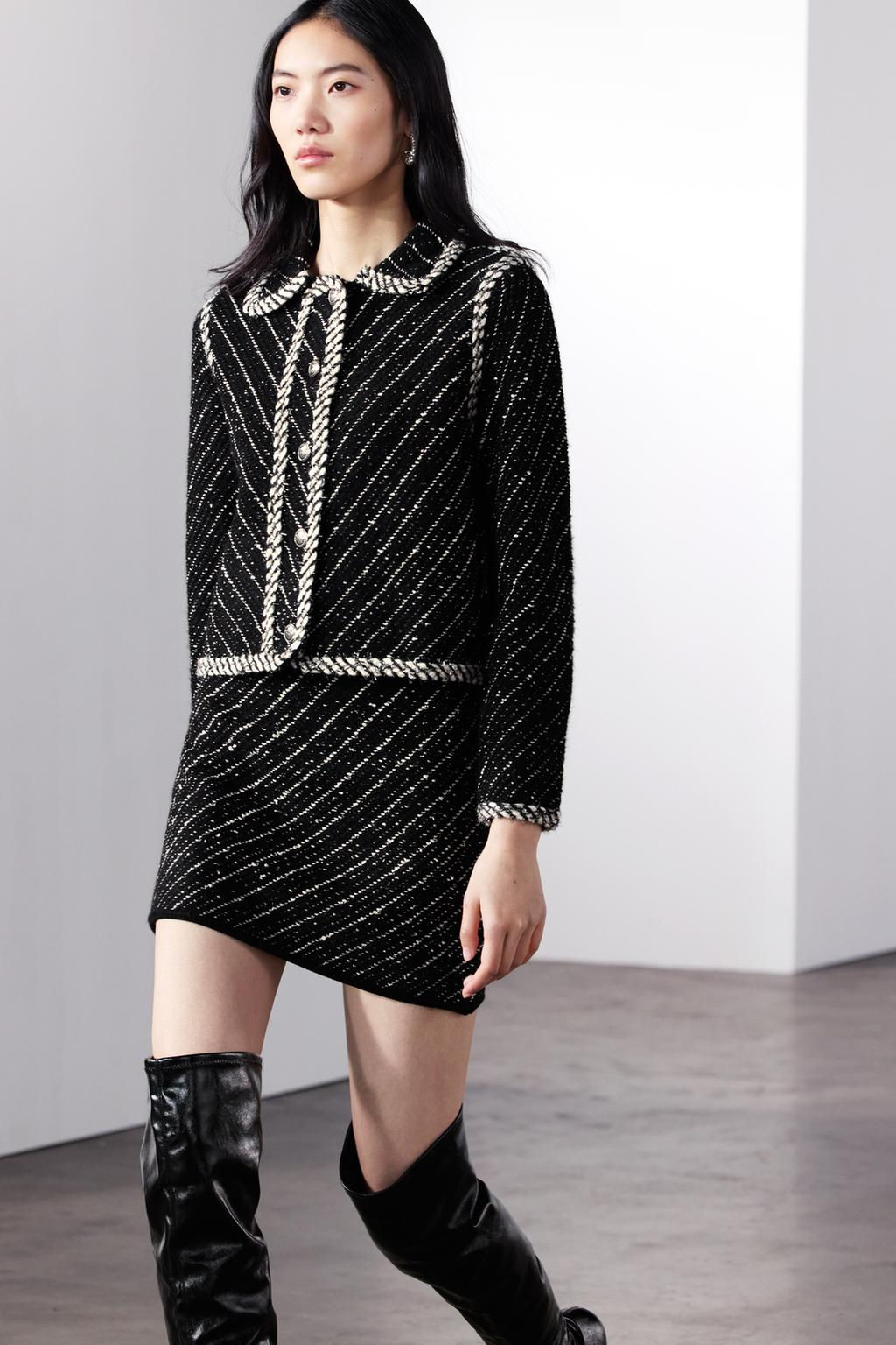 CONTRAST KNIT MINI SKIRT