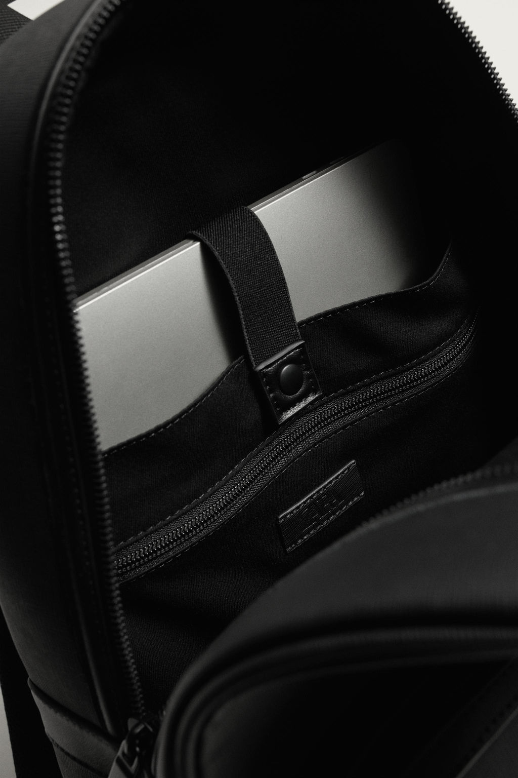 MOCHILA TEXTURA / Negro - Zara фото 6