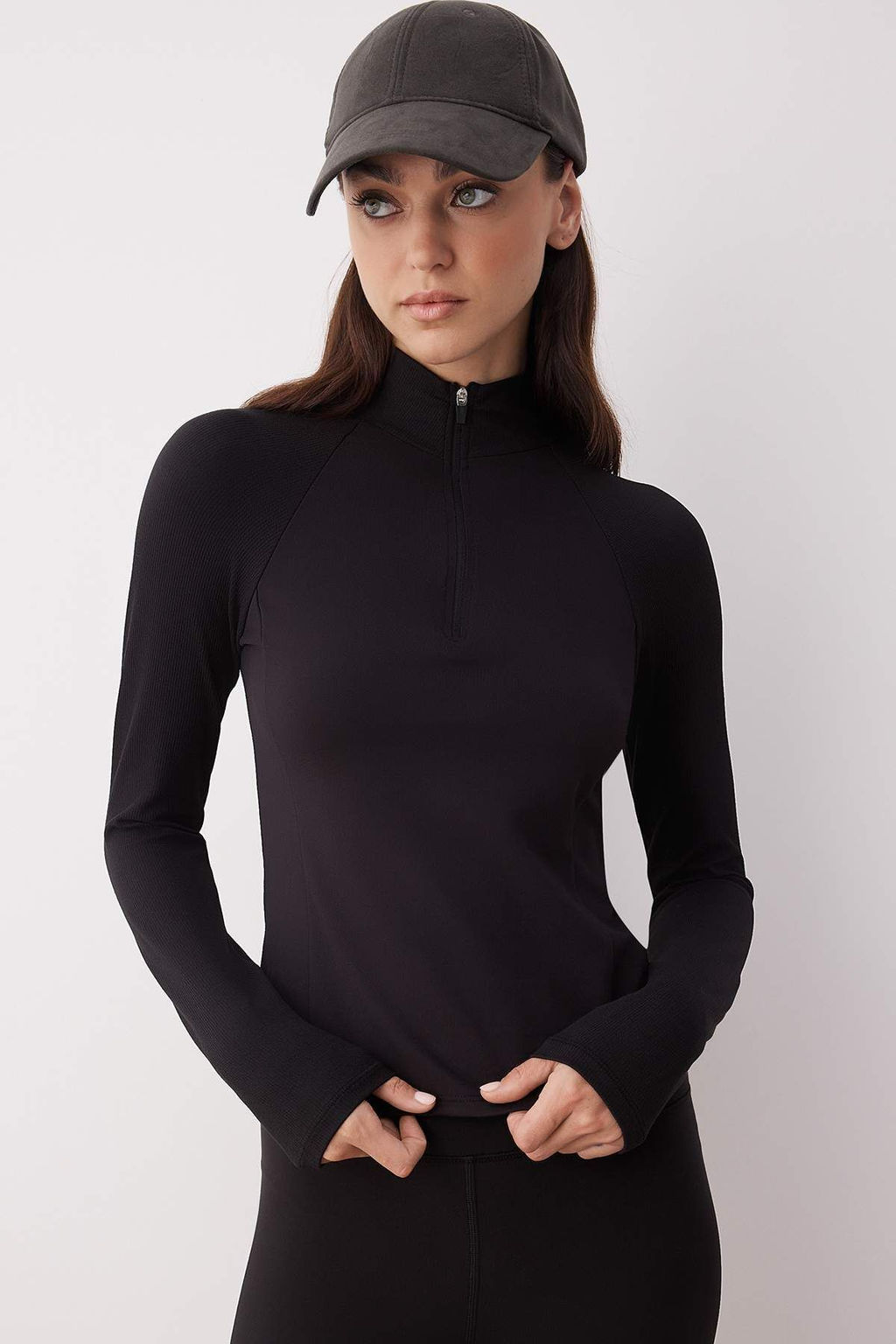 Siyah Soft F?rcal? ve Fitilli Kumas Fermuarl? Orme Spor Sweatshirt THMAW26SW00000