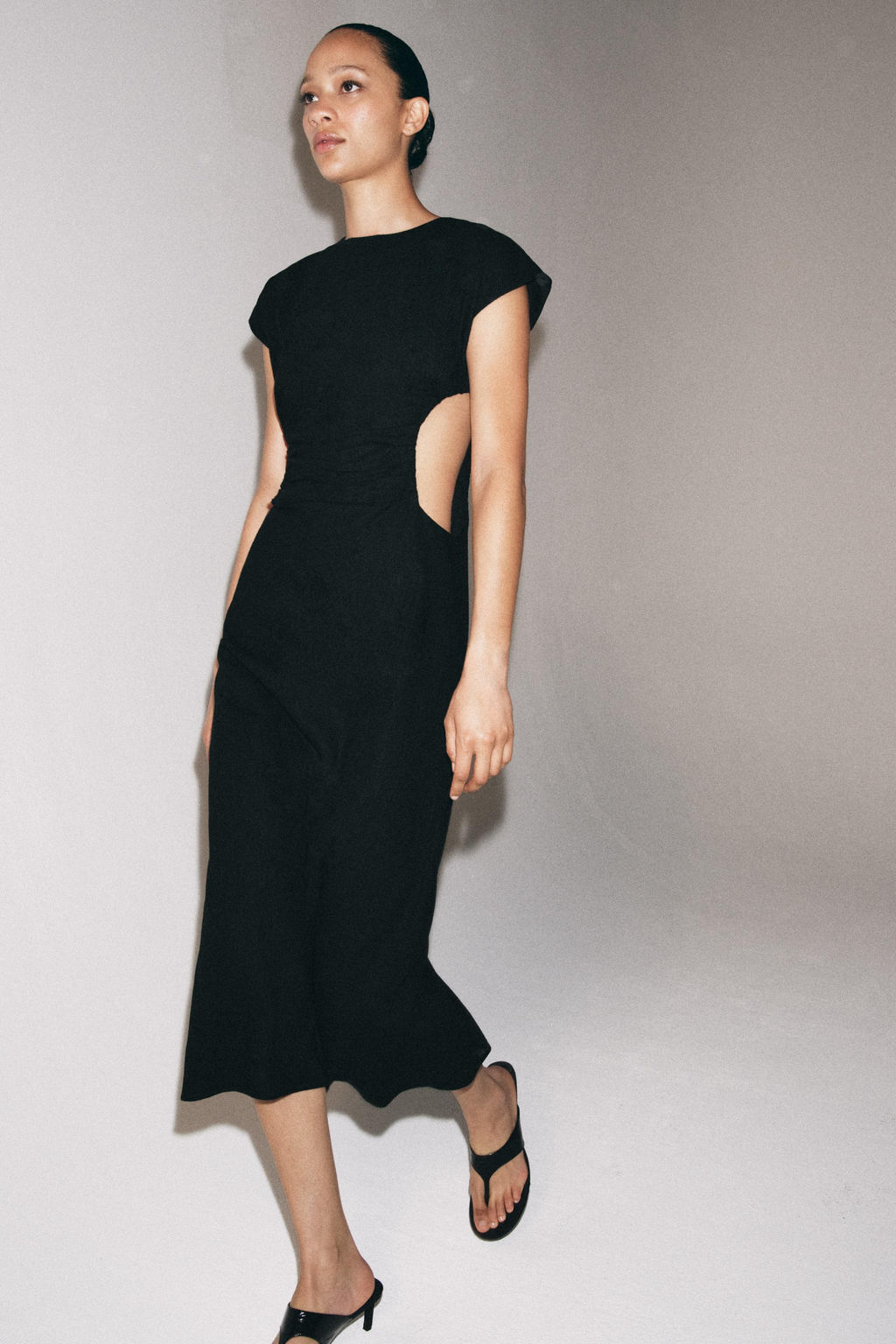 VESTIDO CUT OUT ZW COLLECTION / Negro - Zara фото 5