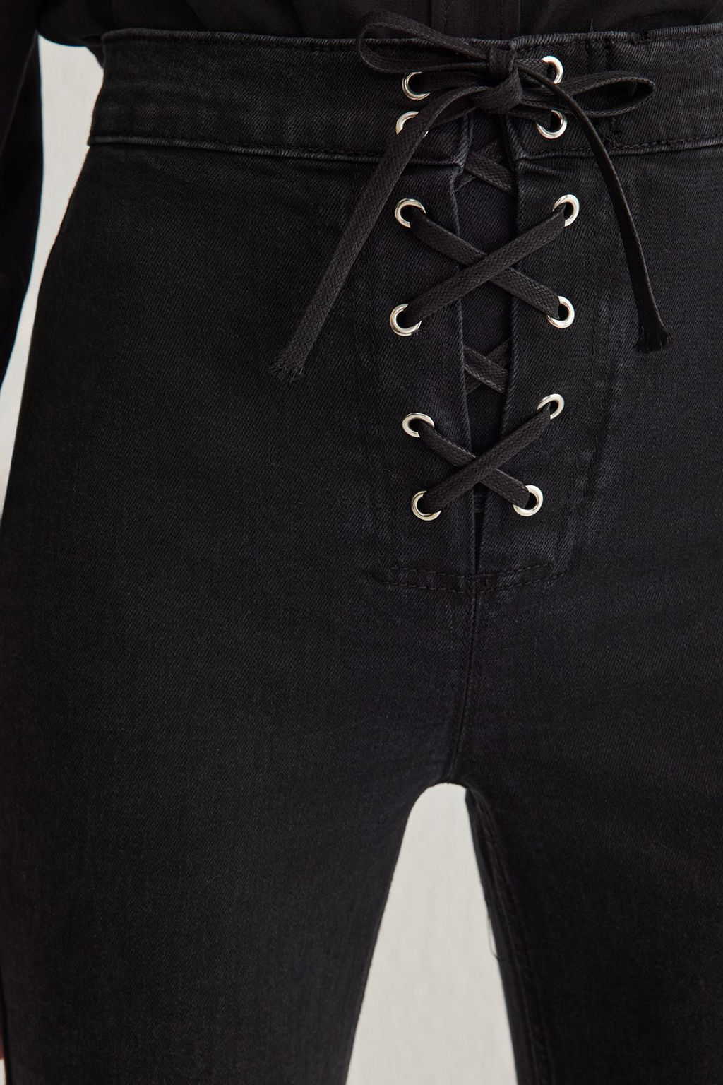 Siyah Kusgozu Baglama Detayl? Yuksek Bel Flare Jeans TWOSS25JE00005 - Trendyolmilla фото 6
