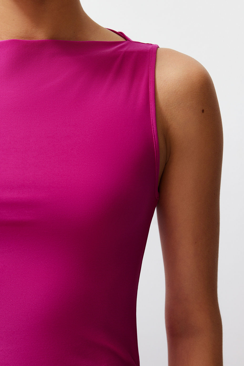 Fusya Bodycone S?f?r Kol Y?rtmacl? F?rf?r Detayl? Esnek Kal?n Sandy Maxi Kalem Elbise TWOSS24EL00688