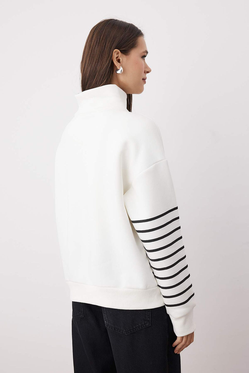 Ekru Cizgili Oversize/Genis Kal?p Fermuarl? Kal?n Ici Polarl? Orme Sweatshirt TWOAW26SW00044 - Trendyolmilla фото 4