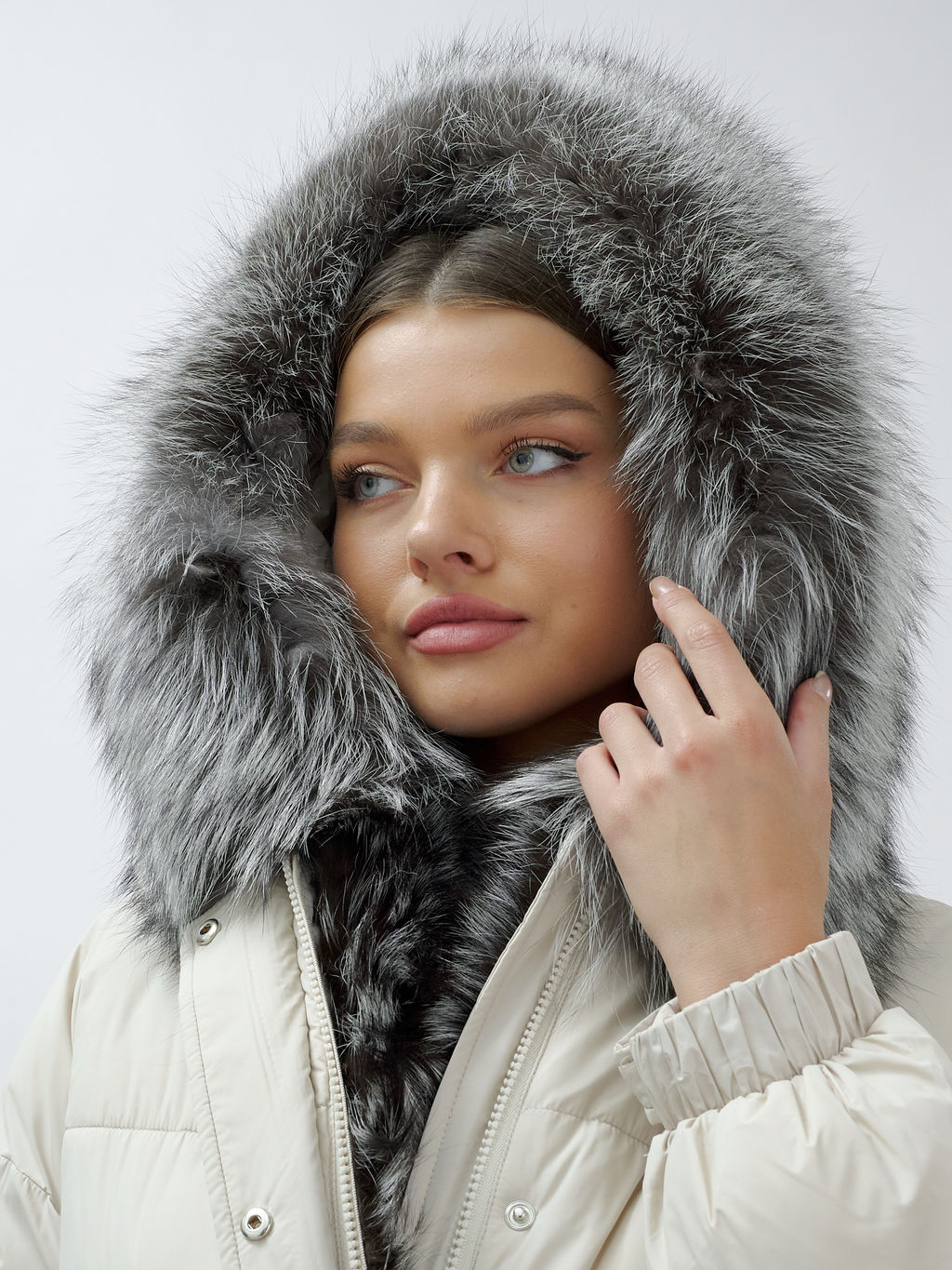 с чернобуркой ПРЕМИУМ класса Полупальто куртка зимняя коричневого цвета  бежевого цвета - Mtforce фото 9