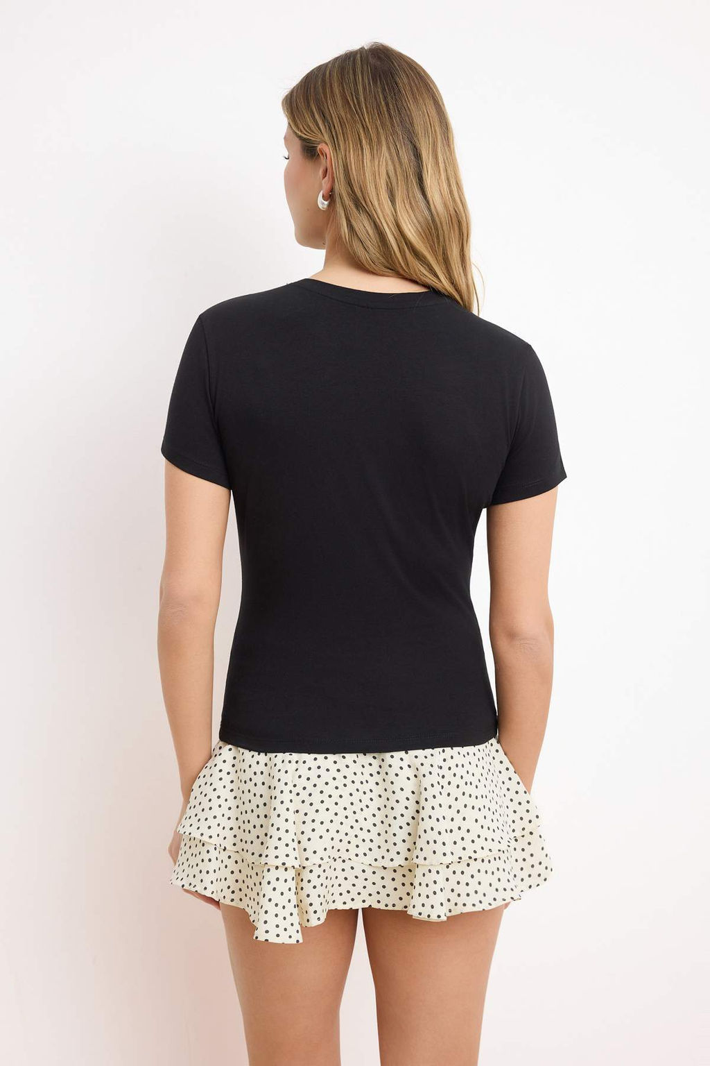 Siyah Fitted/Vucuda Oturan V Yaka K?sa Kollu Crop Pamuklu Esnek Orme T-Shirt TWOSS26TS00069 - Trendyolmilla фото 4