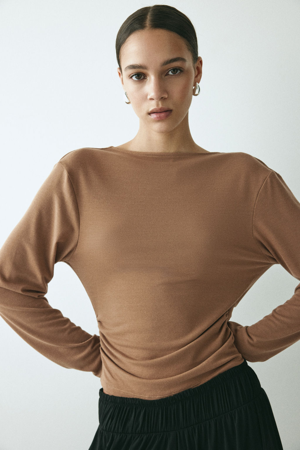 Top de punto con espalda drapeada - H&m фото 6