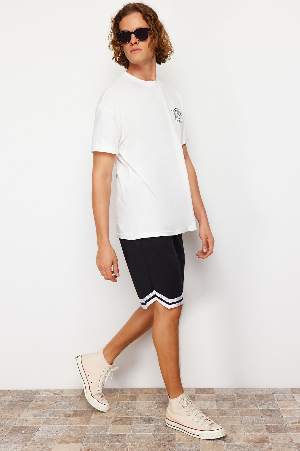 Siyah Regular/Normal Kesim Lastik Belli Genis Paca Seritli Sort TMNSS24SR00030