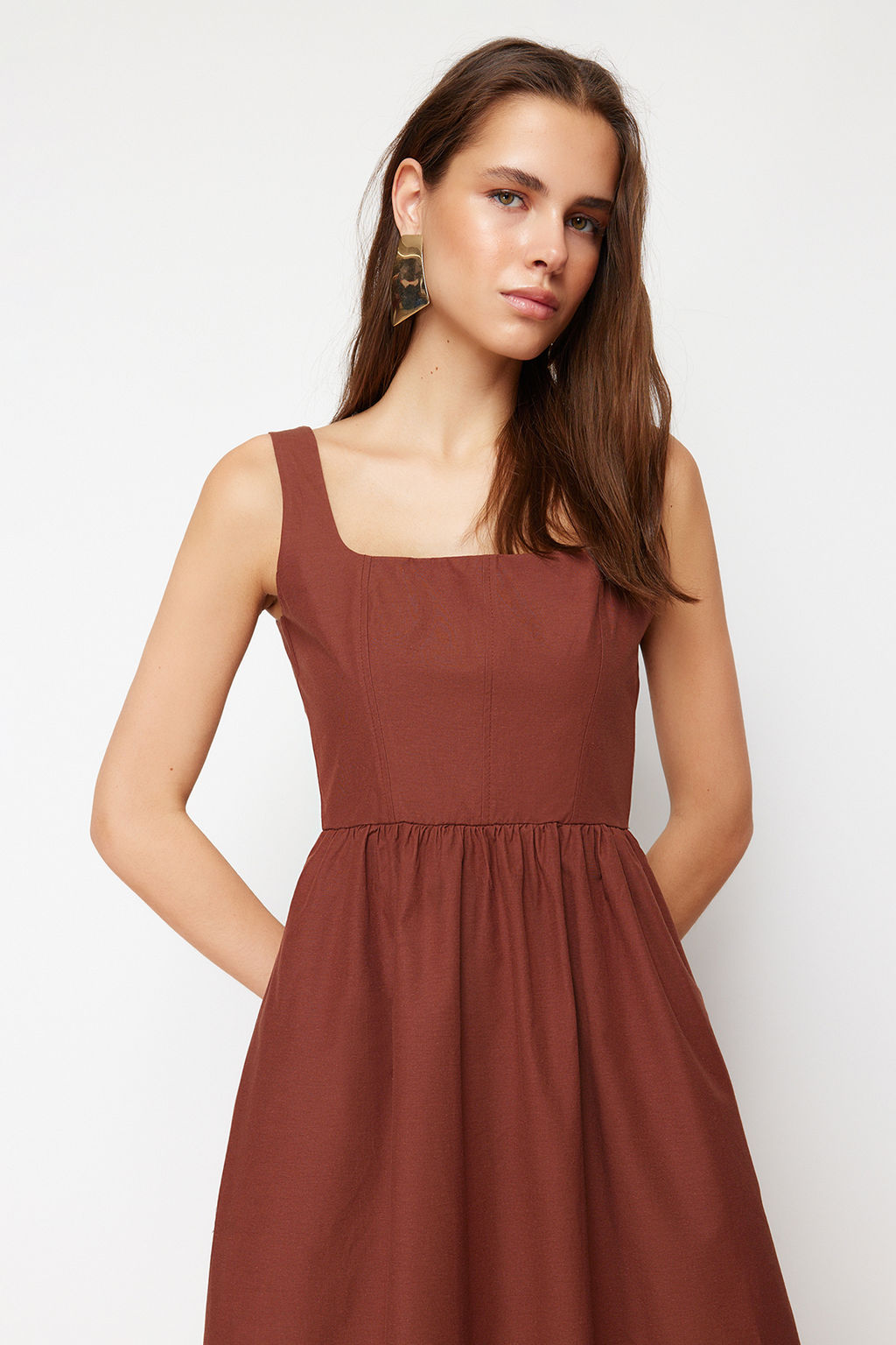 Kahverengi Belden Ac?lan Midi Korse Dikis Detayl? Midi Dokuma Elbise TWOSS24EL00038