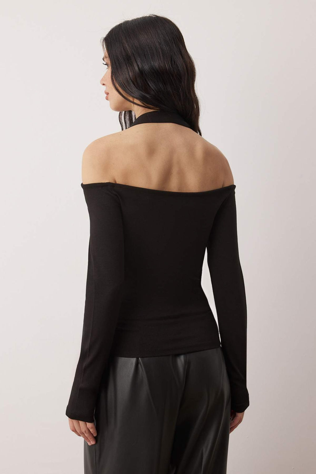 Siyah Boyundan Aksesuar Kemer Detayl? Fitted/Vucuda Oturan Orme Bluz TWOAW26BZ00197