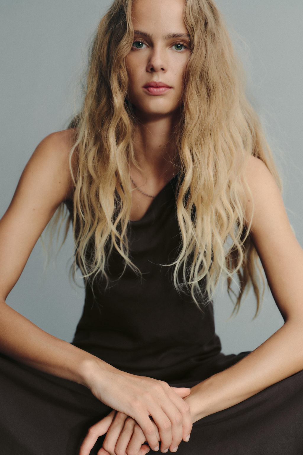 FLOWING HALTER DRESS - Zara фото 11
