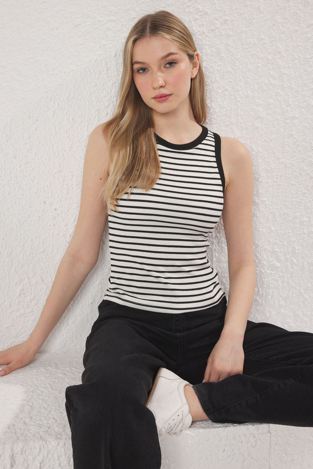 TRENDYOLMILLA Siyah Cizgili Gogus Pedli Fitted/Vucuda Oturan Renk Bloklu Orme Atlet TWOSS25AL00034  фото 9