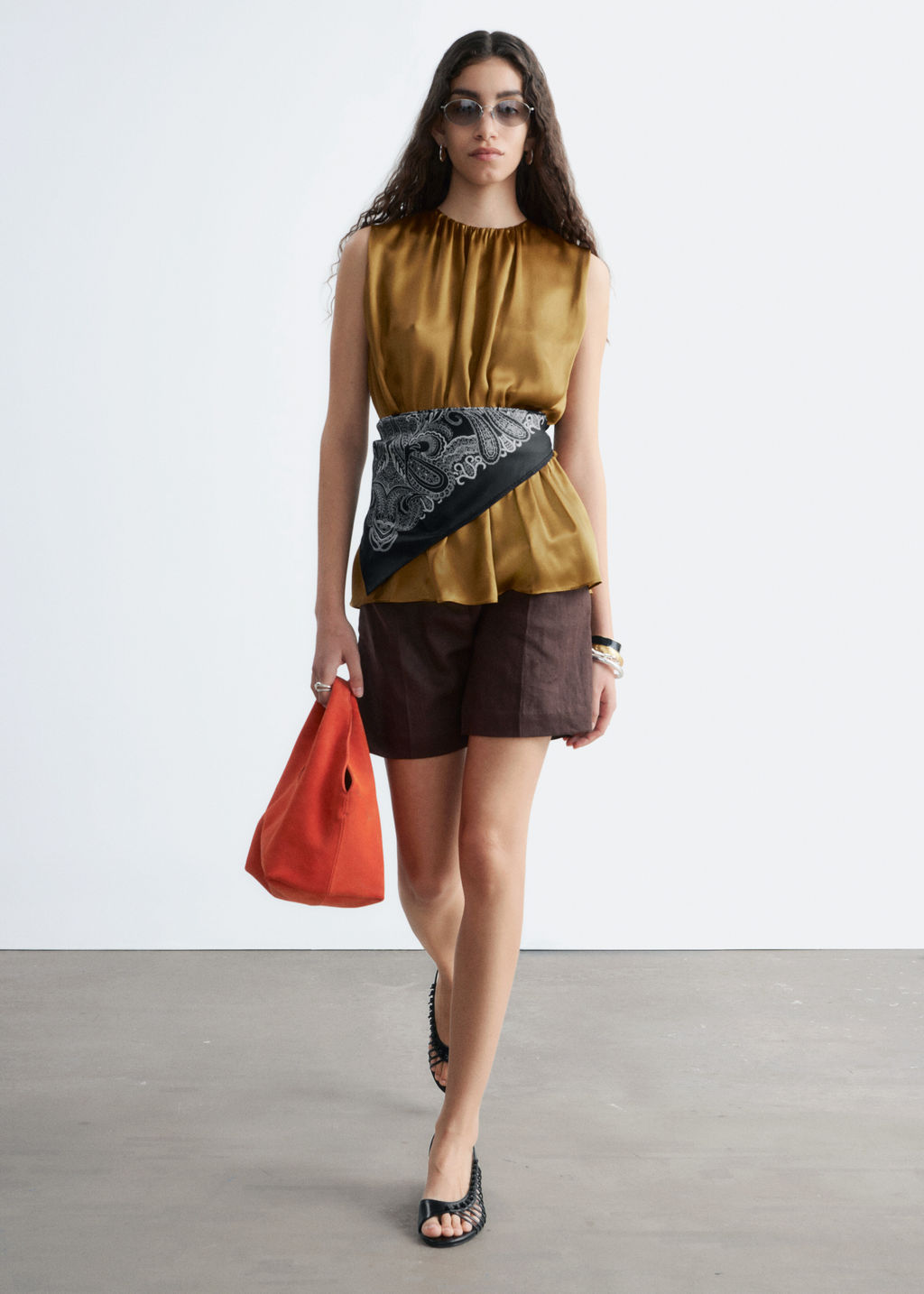 Top de seda sin mangas con volantes - H&m фото 7