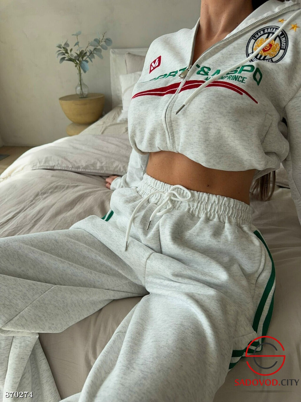 Женский спортивный костюм