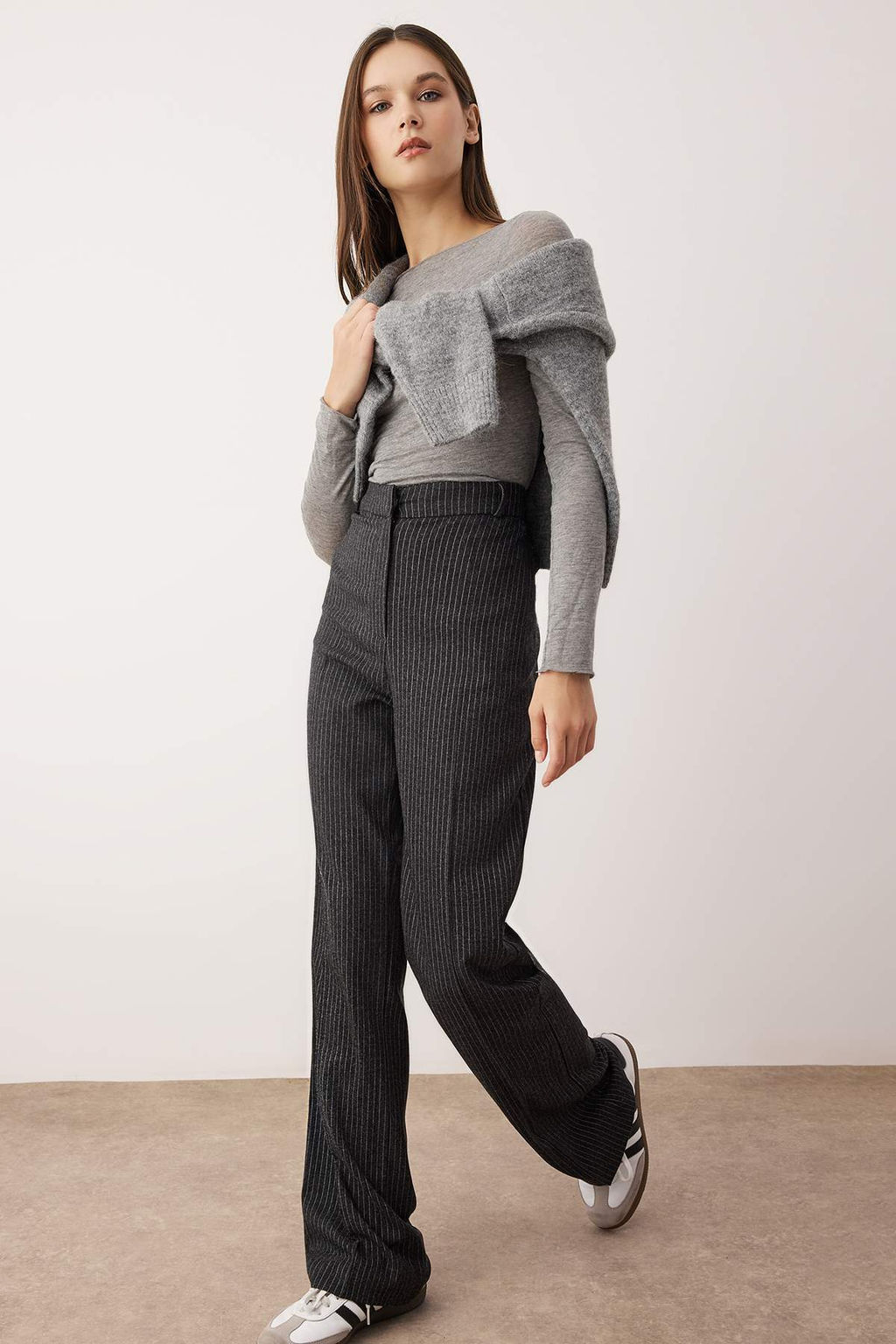 Antrasit K?sl?k Tuseli Cizgili Wide Leg/Genis Paca Arkas? Lastikli Kumas Pantolon TWOAW26PL00088 - Trendyolmilla фото 2