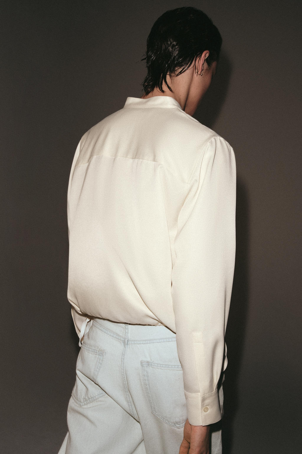 CAMISA SATINADA BOLSILLOS DE PLASTR?N ZW COLLECTION / Crudo - Zara фото 3