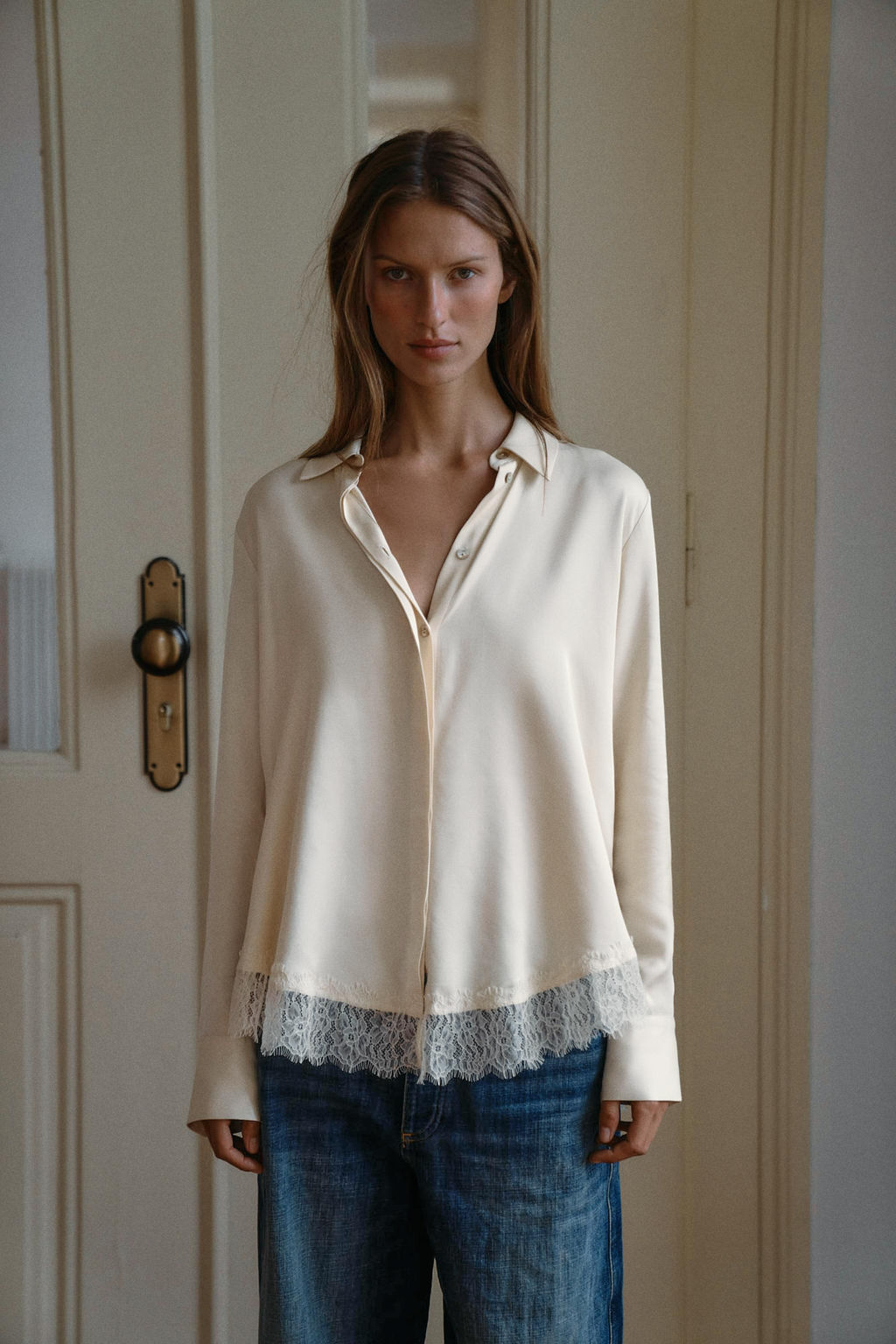 CAMISA SATINADA ENCAJE / Crudo - Zara фото 2