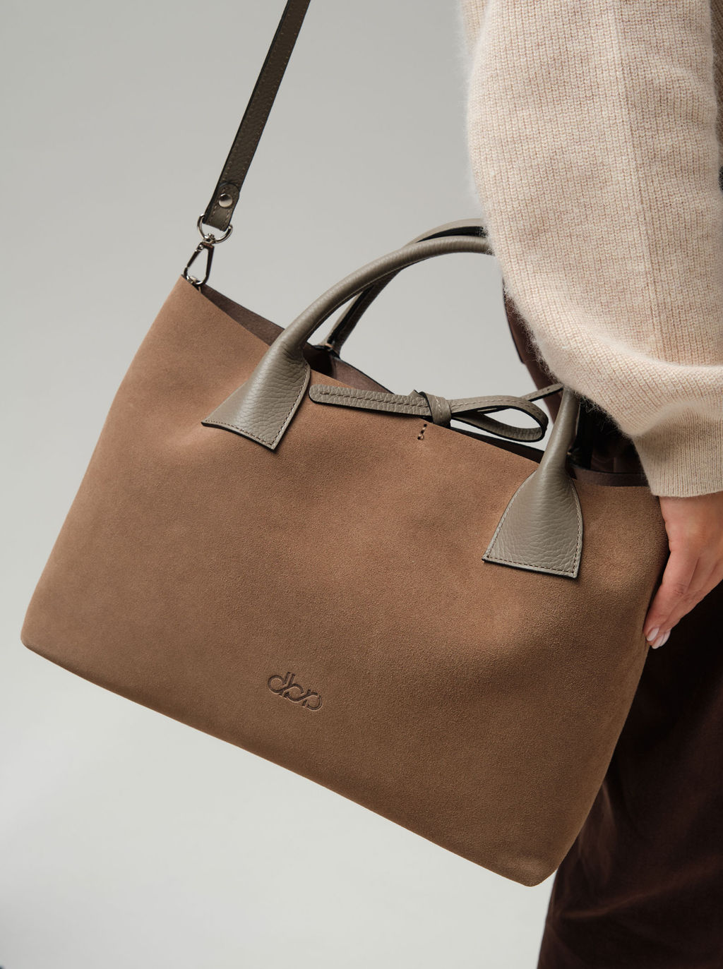 Замшевая сумка Iris DBR 31372 серо-коричневый фото 6