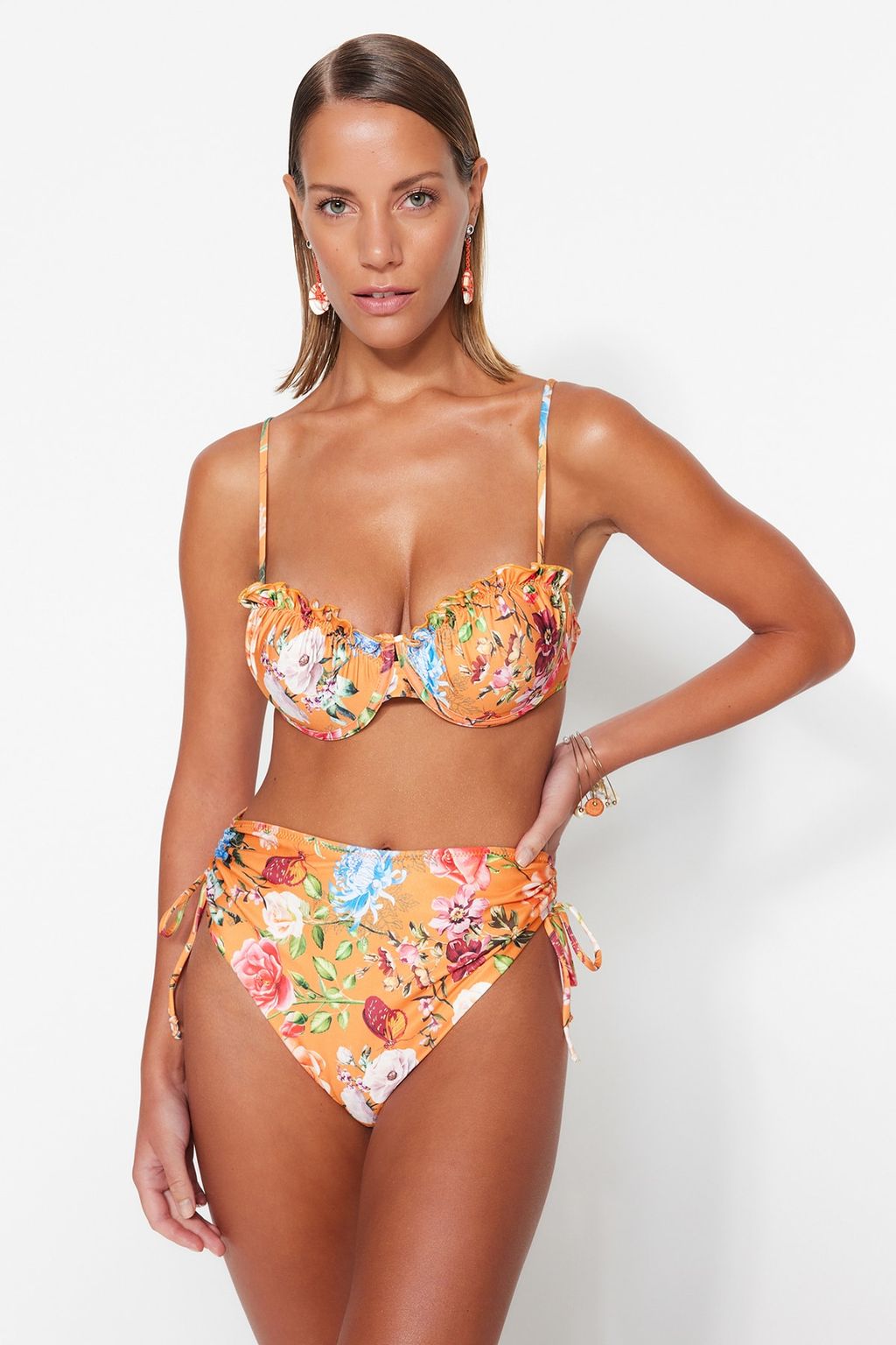 TRENDYOLMILLA Cicek Desenli Balkonet F?rf?rl? Yuksek Bel High Leg Bikini Tak?m? TBESS23BT00019  фото 2