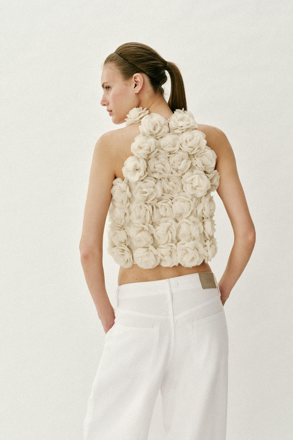 TOP HALTER PUNTO ESTRUCTURA FLORES / Beige - Zara фото 4
