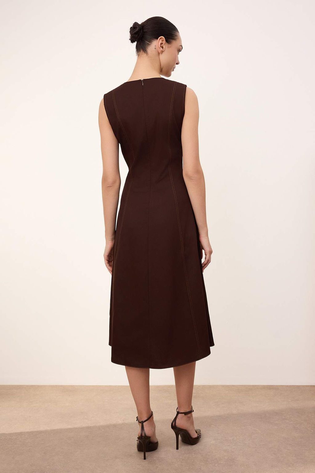 Wardrobe Essential Kahverengi Duz Kontrast Dikis Detayl? Midi Dokuma Elbise TWOSS26EL00130