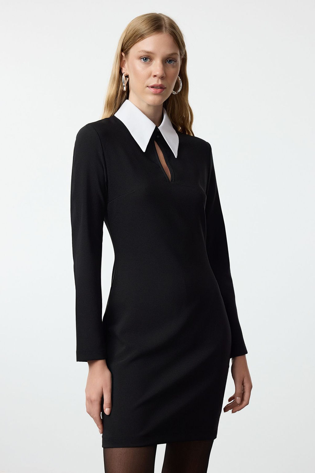 TRENDYOLMILLA Siyah Fitted/Vucuda Oturan Yaka Detayl? Mini Dokuma Elbise TWOAW25EL00263