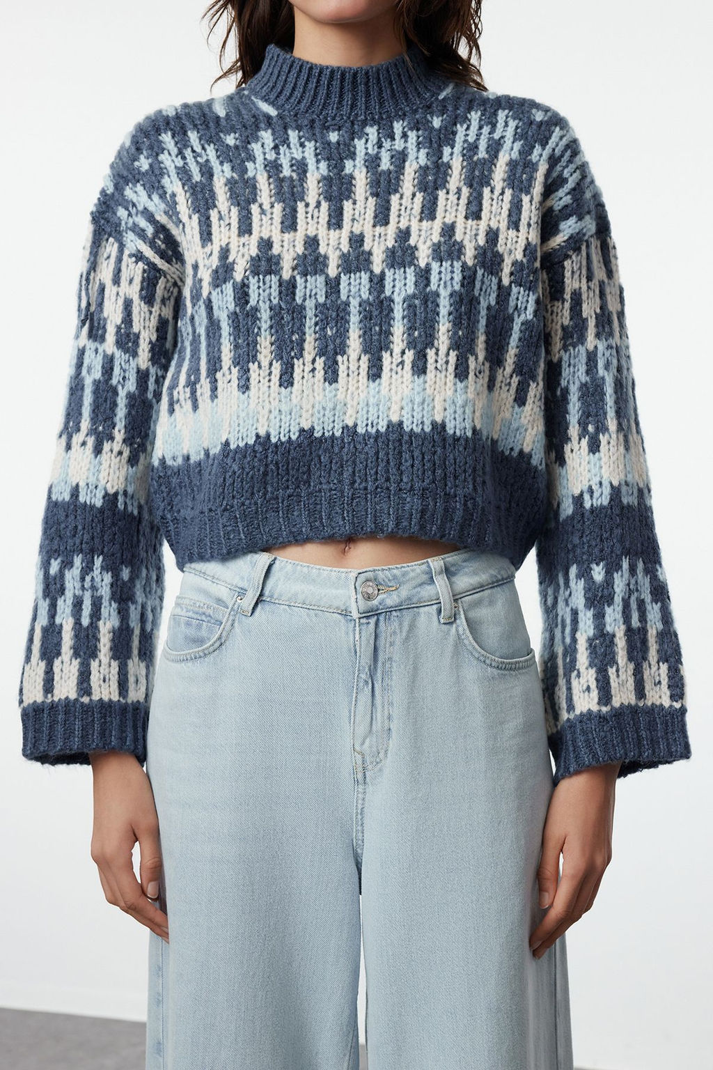 Mavi Yumusak Dokulu Etnik Desenli Kal?n Crop Triko Kazak TWOAW24KZ00688 - Trendyolmilla фото 3