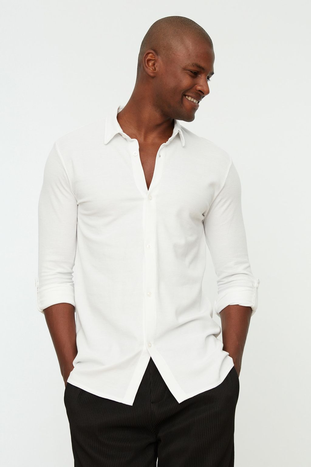 TRENDYOL MAN Siyah Slim Fit Gomlek Yaka Orme Pike Apoletli Rahat Gomlek TMNSS22GO0051