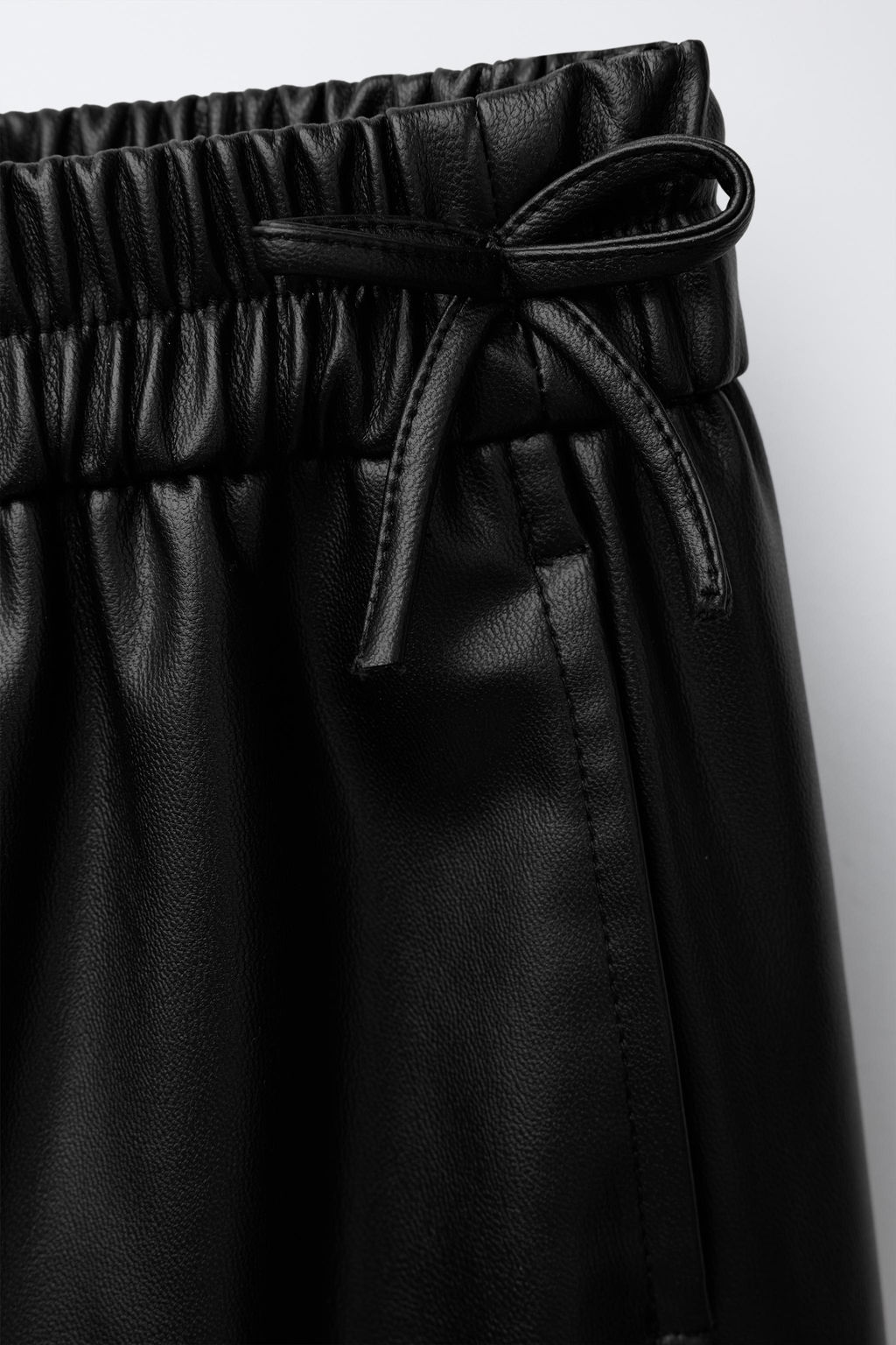 FAUX LEATHER TROUSERS WITH BOWS - Zara фото 3