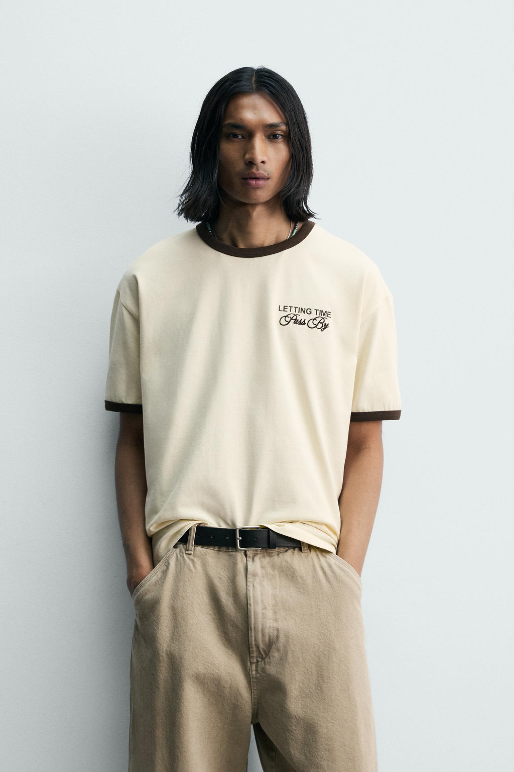 CAMISETA RIB TEXTOS CONTRASTE / Amarillo claro