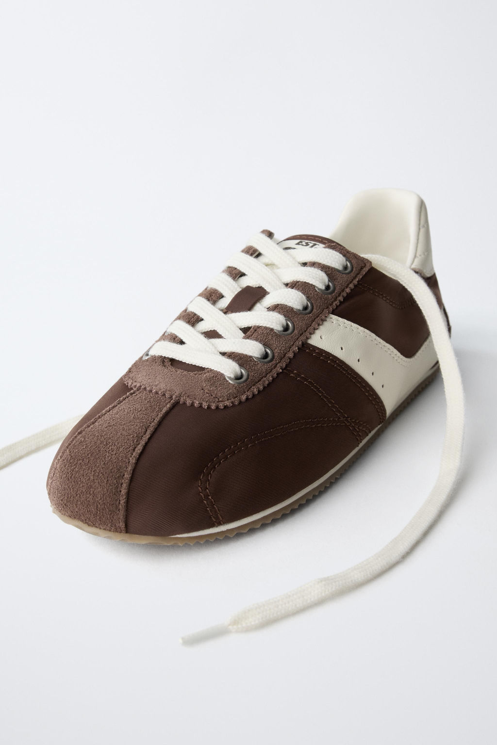 ZAPATILLA DEPORTIVA COMBINADA / Marr?n