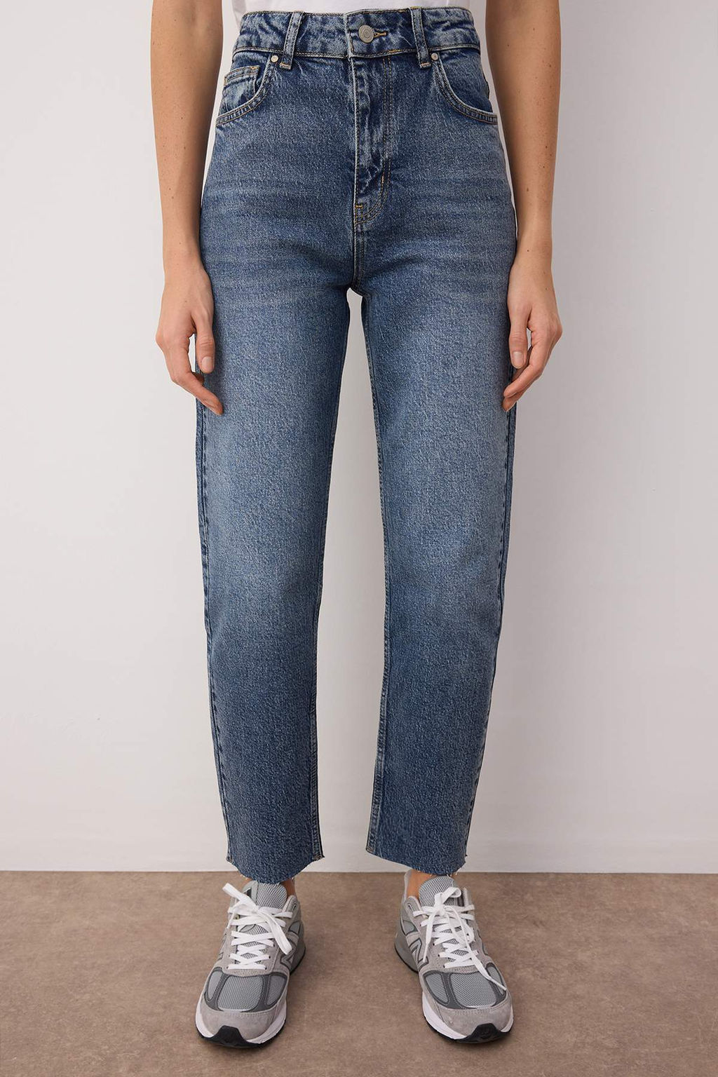 TRENDYOLMILLA Ac?k Mavi More Sustainable Yuksek Bel Slim Mom Jeans TWOSS23JE00094  фото 19