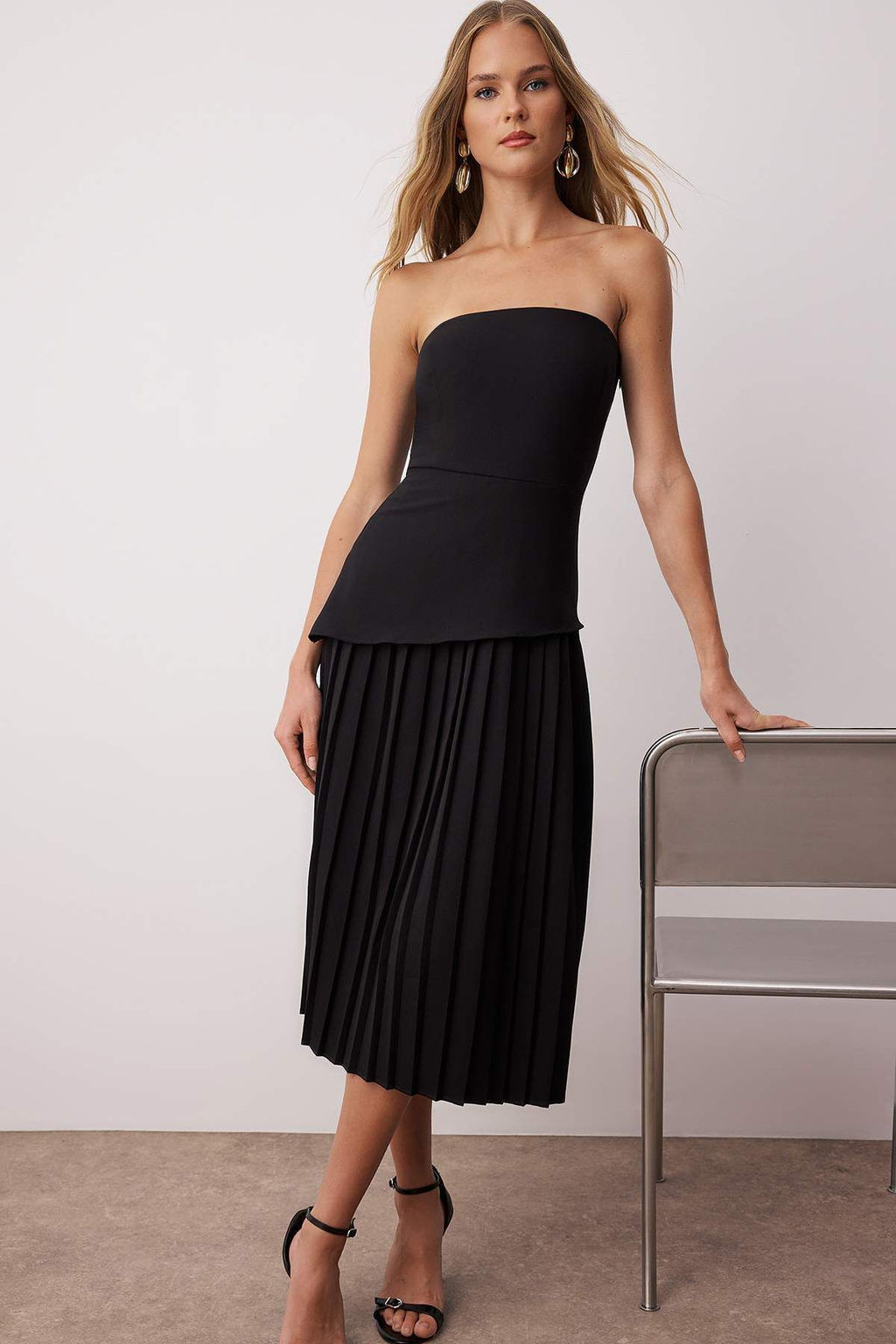 Siyah Pilise Detayl? Straplez Midi Dokuma Elbise TWOSS25EL00860