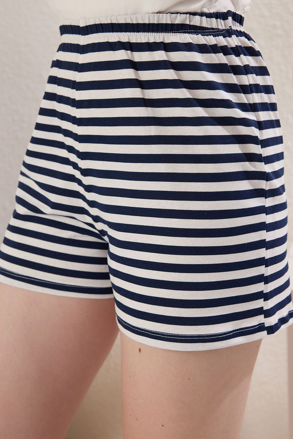 Trendyolmilla Kad?n Mini Me/Anne K?z Lacivert %100 Pamuklu Cizgili Sortlu Orme Pijama Tak?m? THMSS25PT00296  фото 5