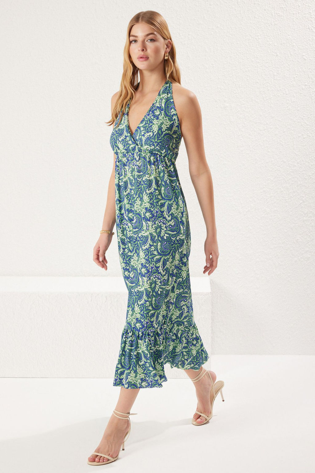 TRENDYOLMILLA Mavi Etnik Bask?l? V Yaka Etegi F?rfl?rl? Buzgulu Fitilli Esnek Maxi Orme Elbise TWOSS25EL00093 фото 3