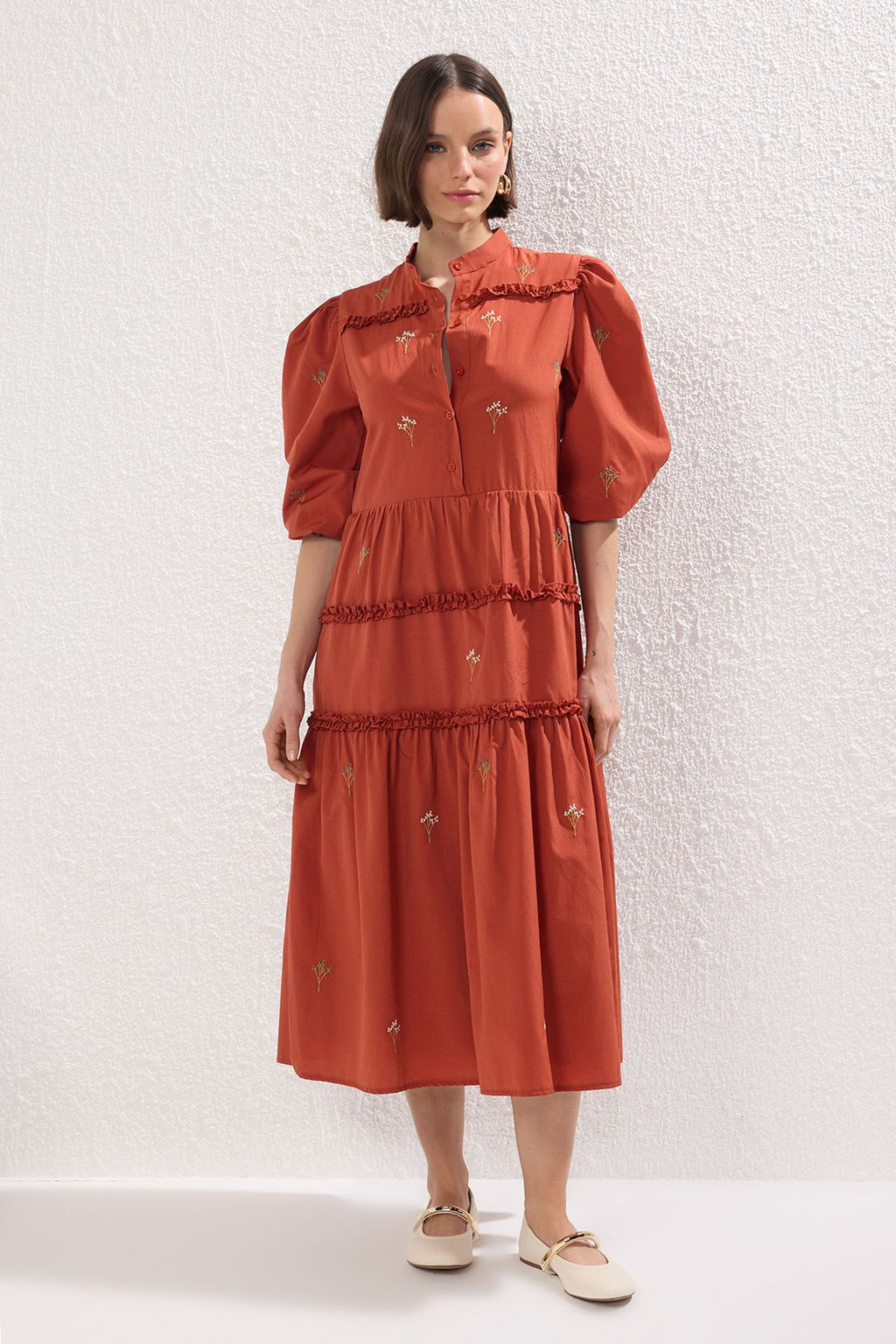 TRENDYOLMILLA Siyah Duz Kesim Nak?sl? Midi Dokuma Elbise TWOAW22EL0882