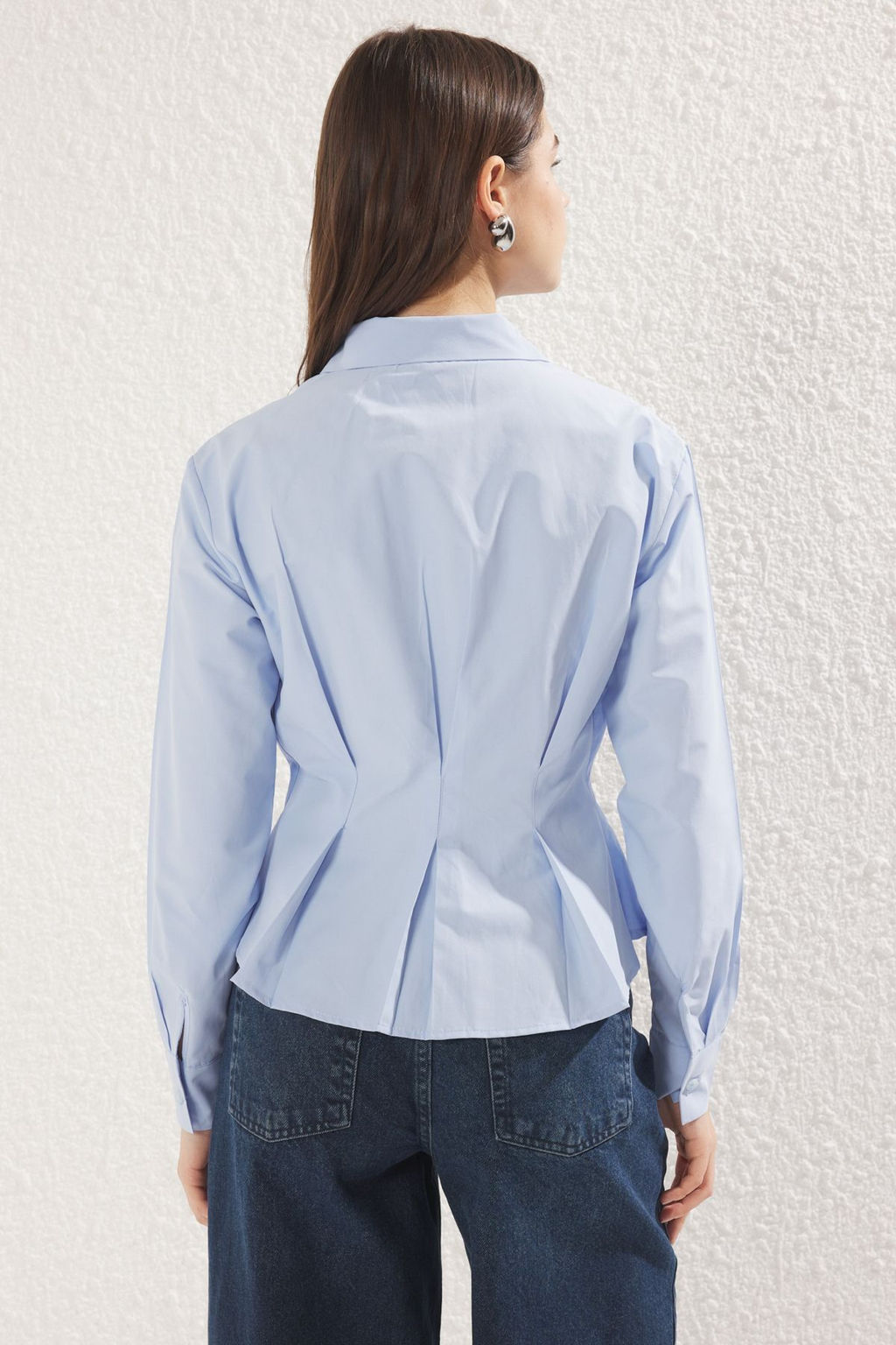 TRENDYOLMILLA Ekru Fitted Bele Oturan Pamuklu Dokuma Gomlek TWOAW24GO00186  фото 5