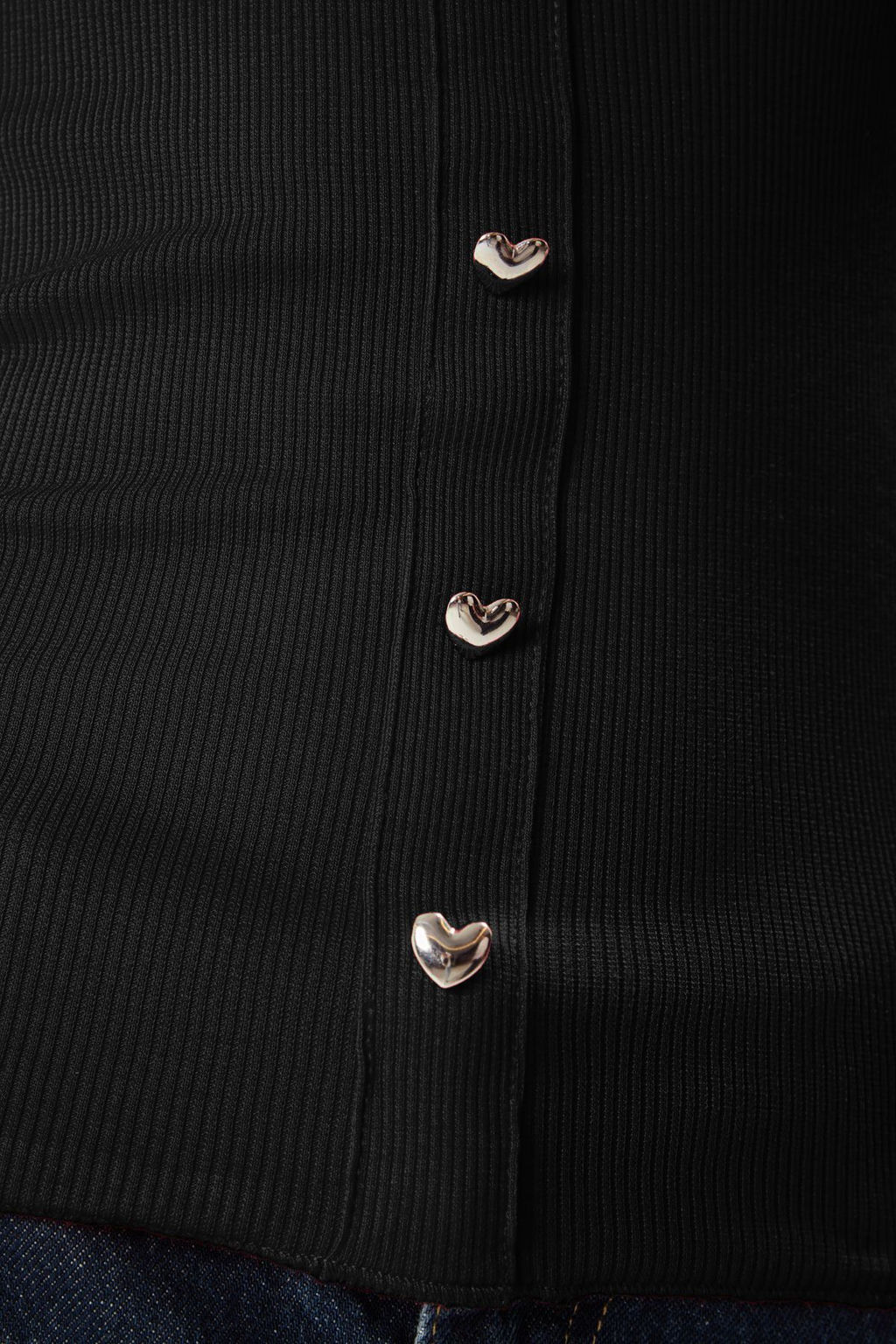 Siyah Fitted/Vucuda Oturan Kalp Dugmeli Havuz Yaka Esnek Orme Bluz TWOSS25BZ00221