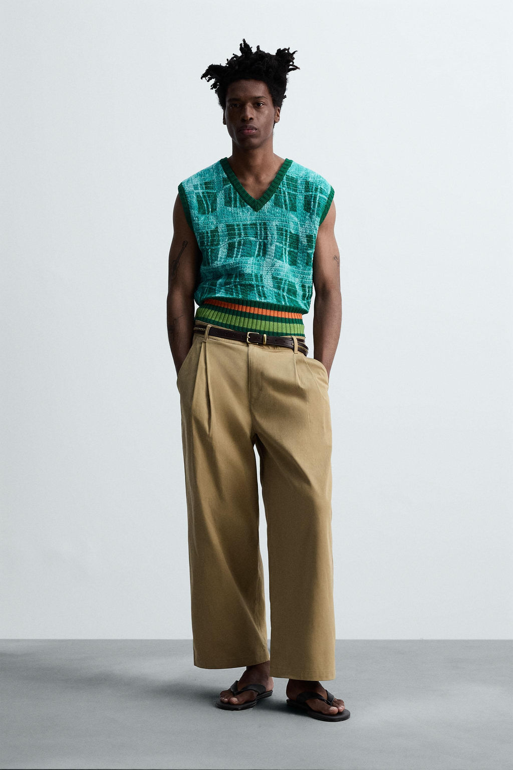 PLEATED WIDE-LEG TROUSERS