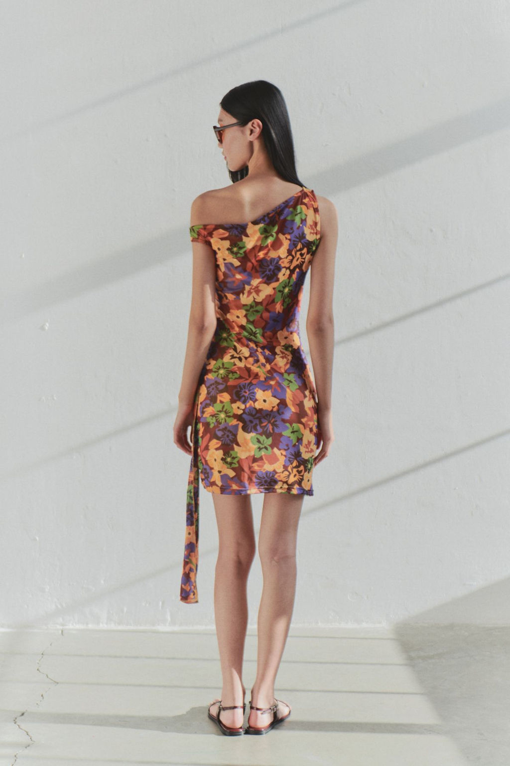 Limited Edition Cok Renkli Cicekli Asimetrik Bodycone/Vucuda Oturan Mini Orme Elbise TWOSS25EL00464 - Trendyolmilla фото 2