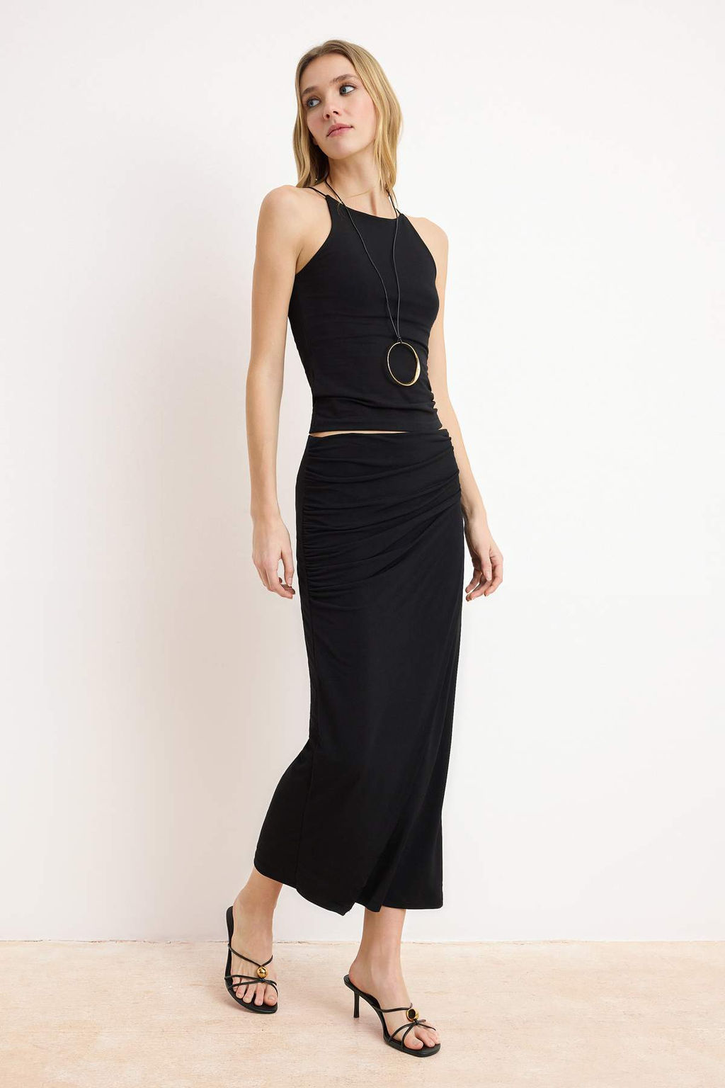 TRENDYOLMILLA Siyah Buzgu Drape Detayl? Maxi Anvelop Esnek Etek TWOAW25ET00096  фото 7