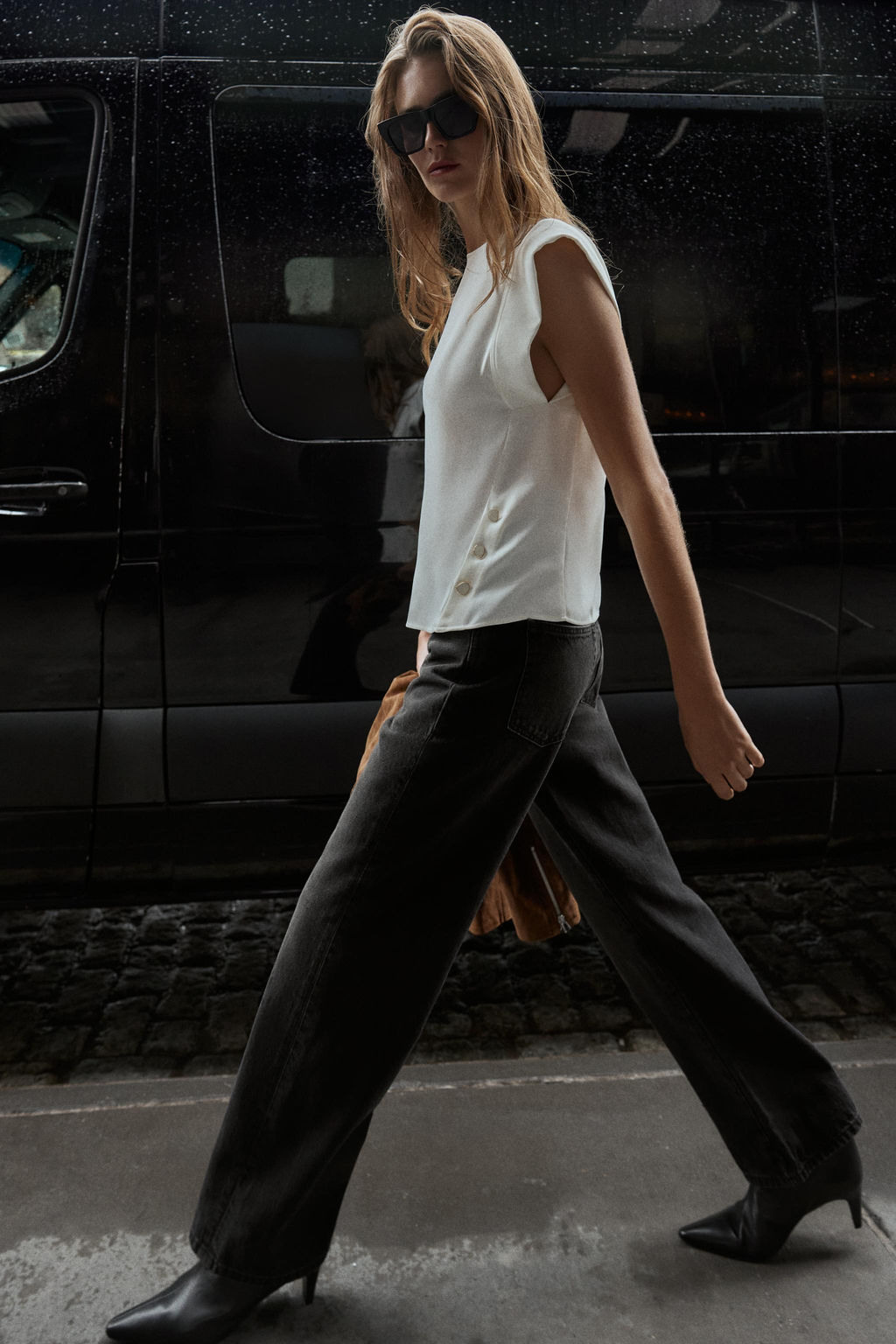 SLEEVELESS TOP WITH DEFINED SHOULDERS - Zara фото 2